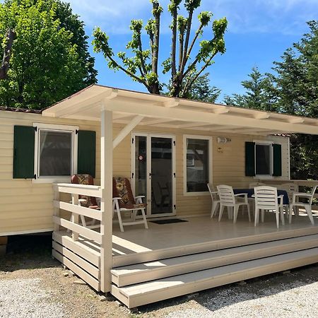 Chalet Camping River Italie Met 2 Slaapkamers أَميليا المظهر الخارجي الصورة
