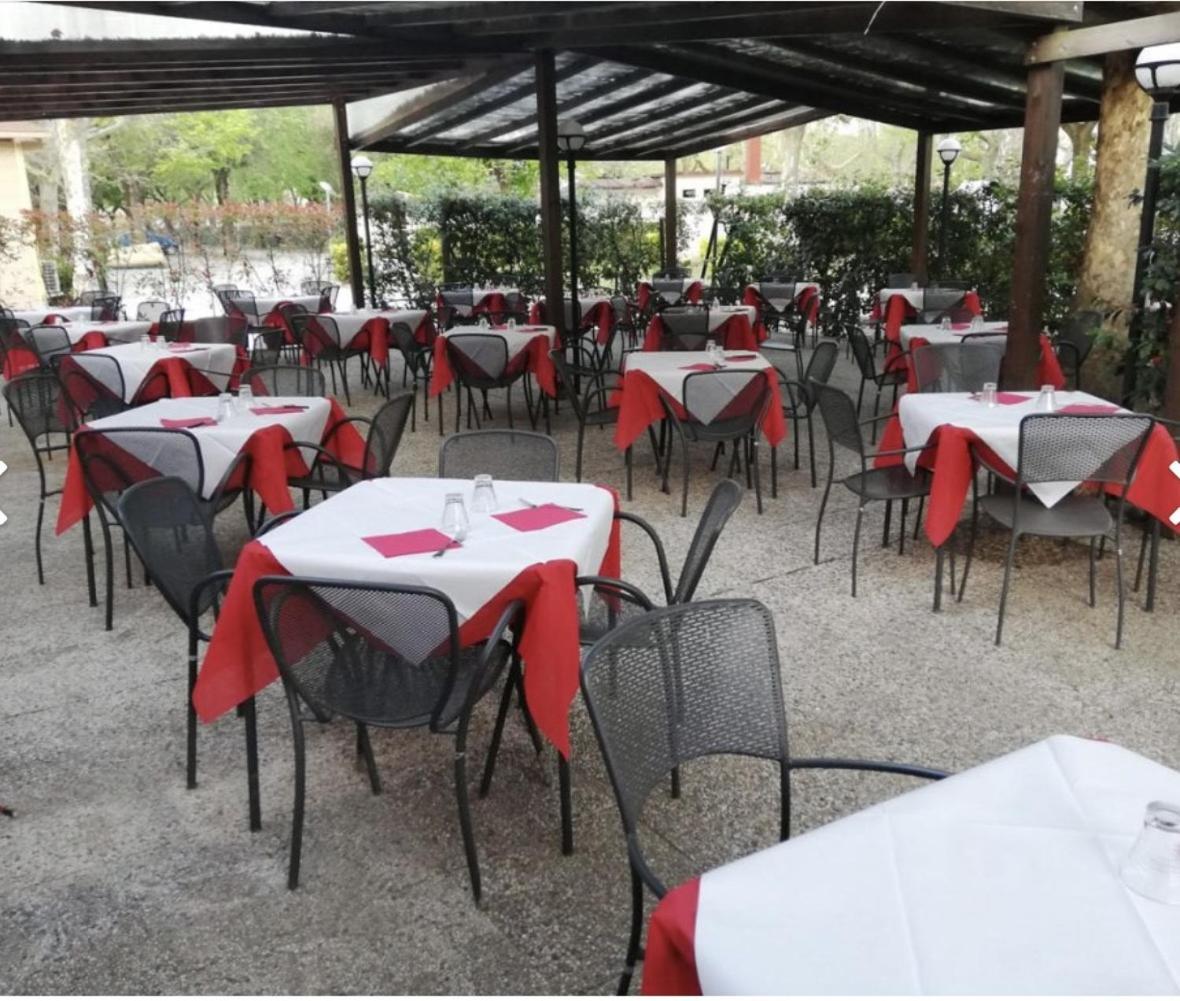 Chalet Camping River Italie Met 2 Slaapkamers أَميليا المظهر الخارجي الصورة