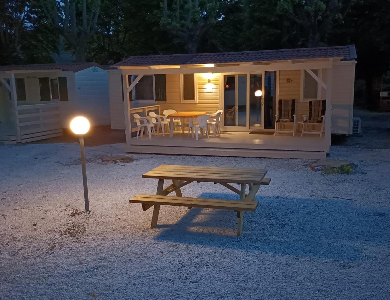 Chalet Camping River Italie Met 2 Slaapkamers أَميليا المظهر الخارجي الصورة