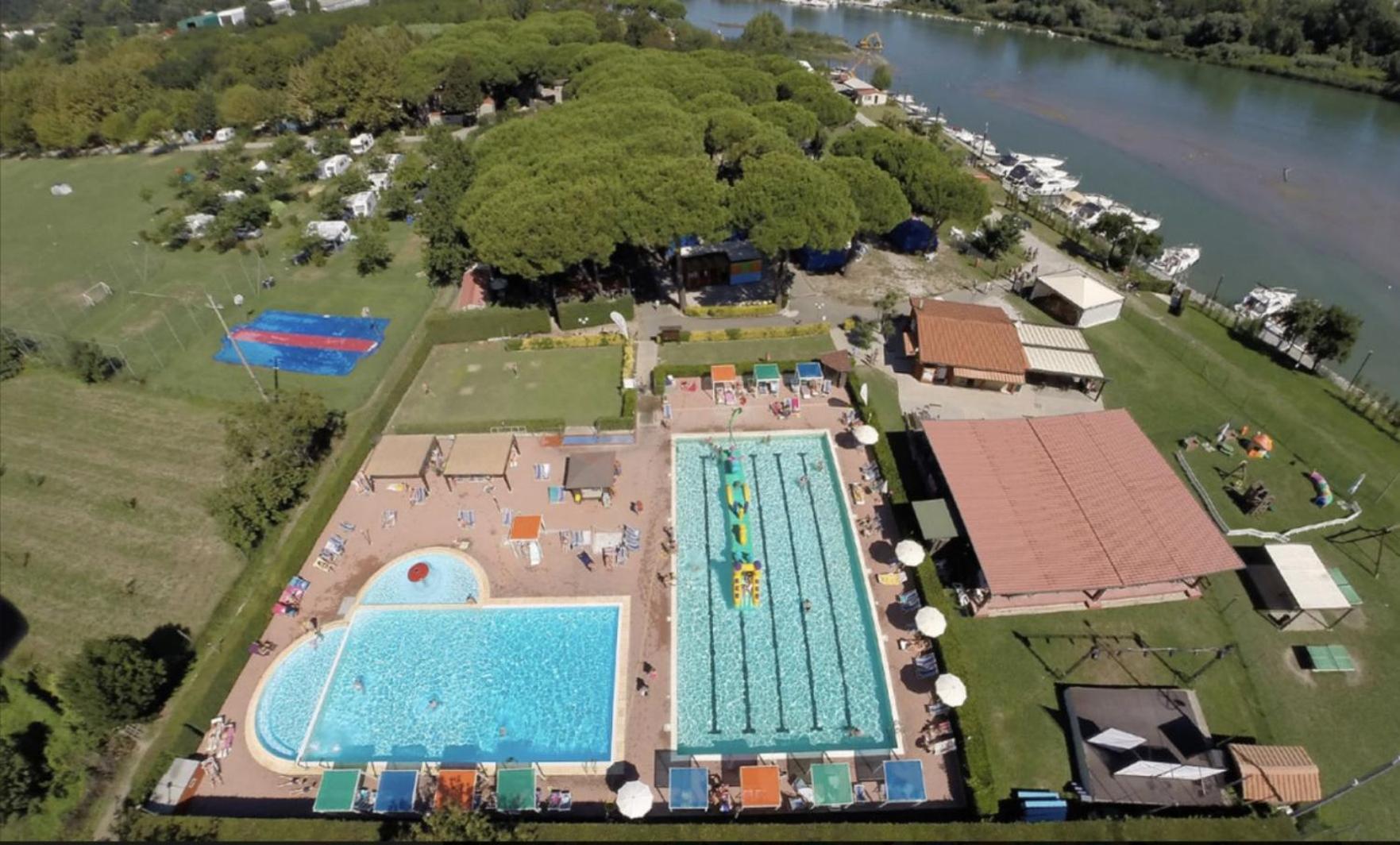 Chalet Camping River Italie Met 2 Slaapkamers أَميليا المظهر الخارجي الصورة