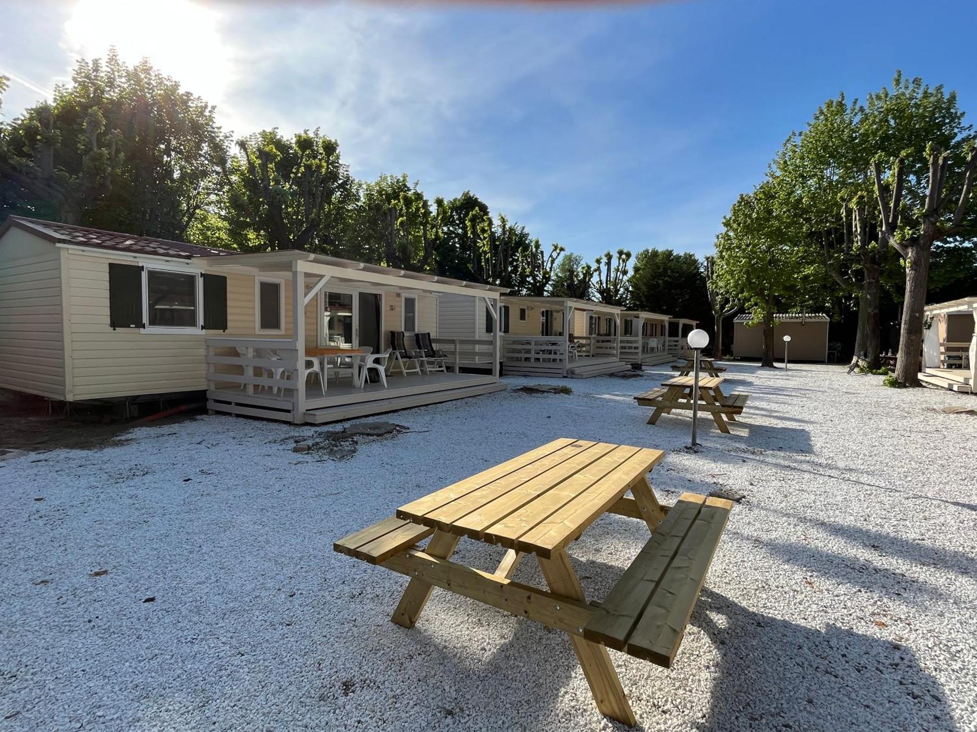 Chalet Camping River Italie Met 2 Slaapkamers أَميليا المظهر الخارجي الصورة