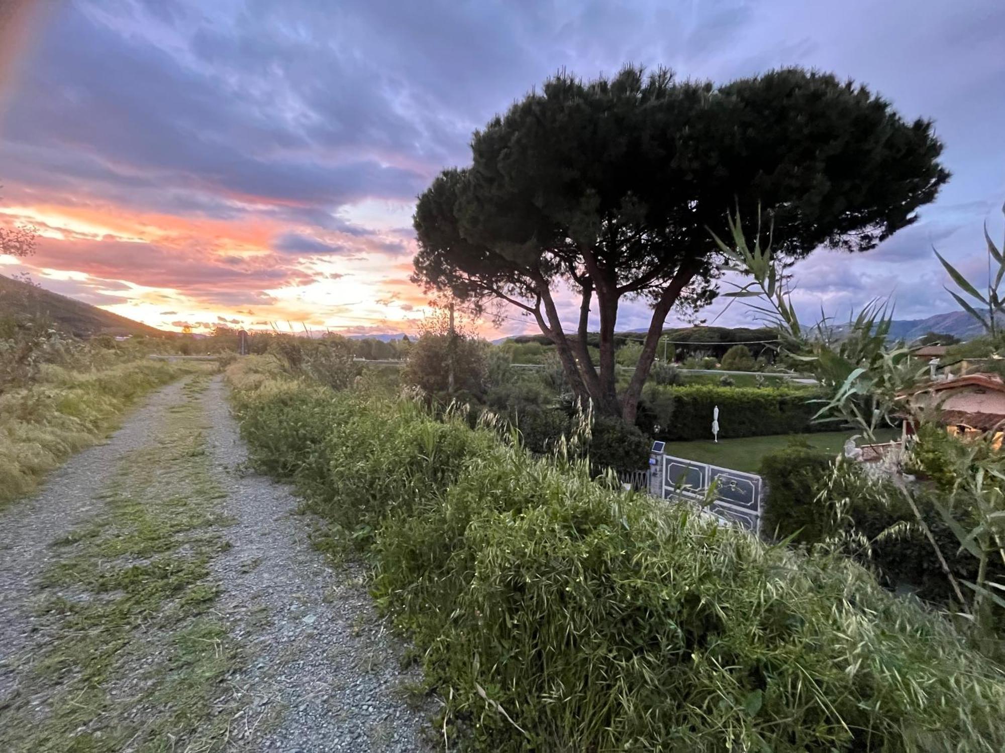 Chalet Camping River Italie Met 2 Slaapkamers أَميليا المظهر الخارجي الصورة