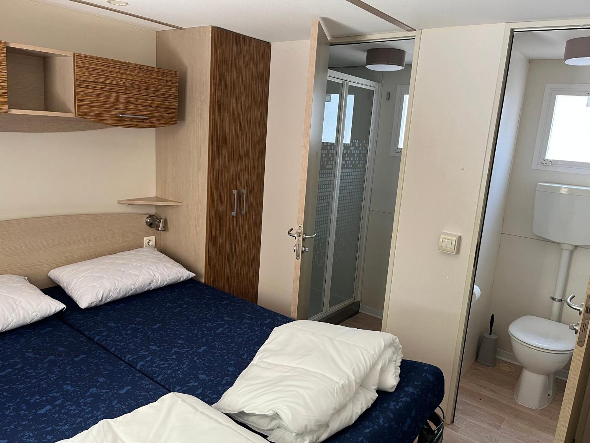 Chalet Camping River Italie Met 2 Slaapkamers أَميليا المظهر الخارجي الصورة