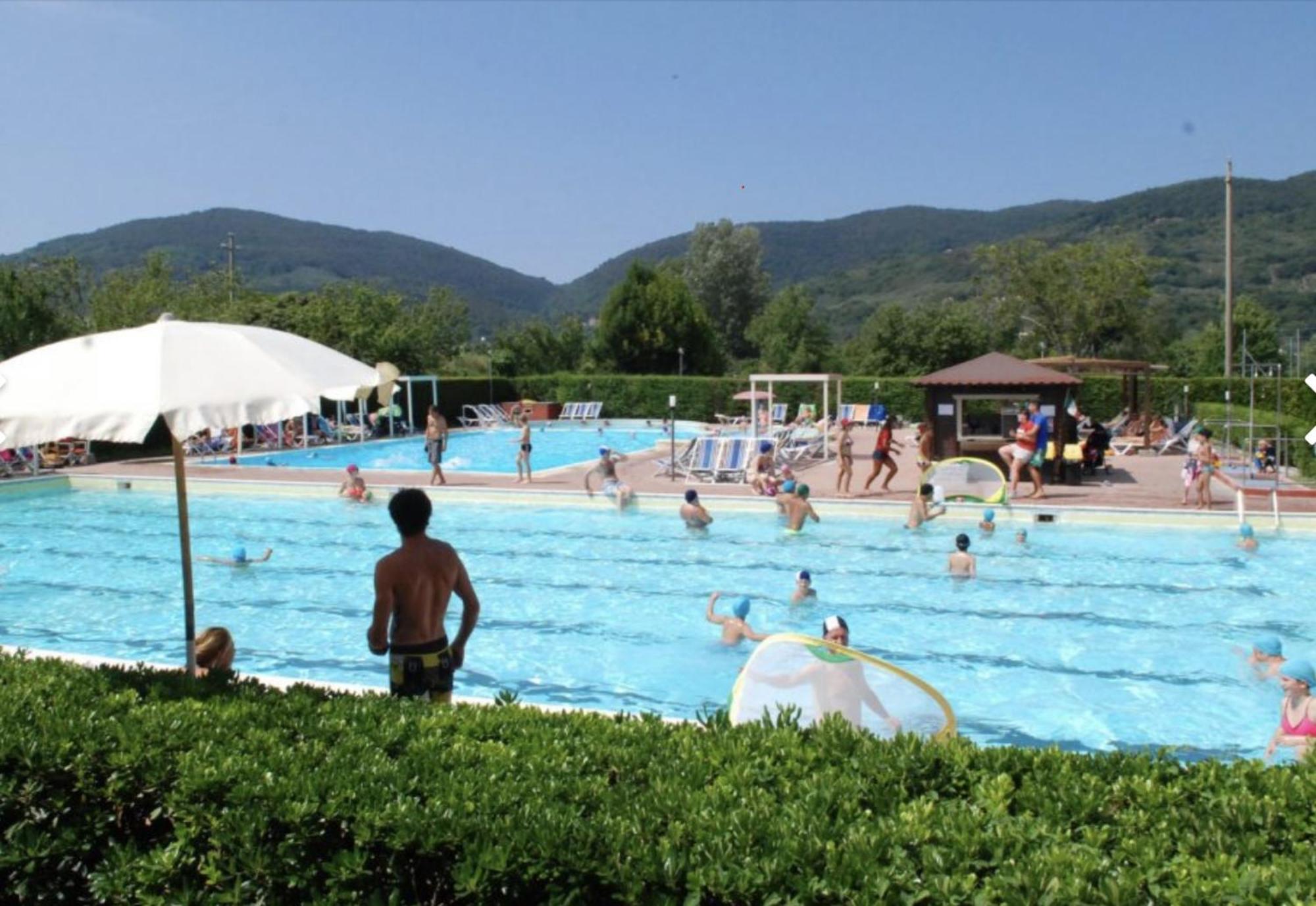 Chalet Camping River Italie Met 2 Slaapkamers أَميليا المظهر الخارجي الصورة